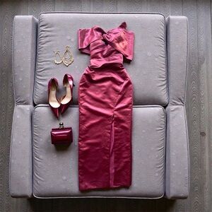 Elegant Pink Dress with one-shoulder Dress without Accessories